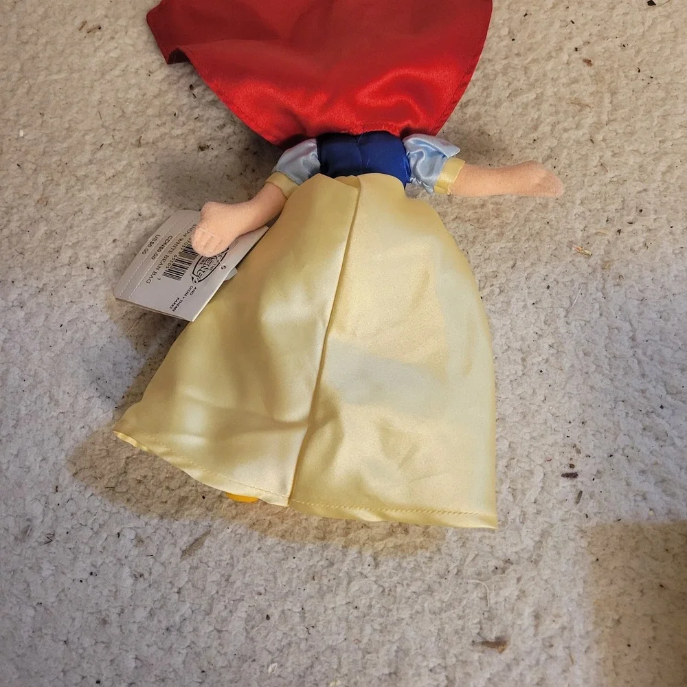 The Disney Store Princess Snow White 10